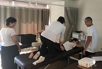 東京リメディアルセラピーアカデミー オイルマッサージ技術習得講座 授業風景2-3|スクール