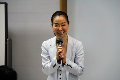 遙洋子先生