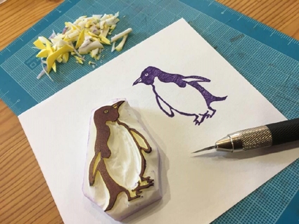 紙モノ体験のお知らせです♪
夏の「消しゴムハンコ」を作ろう!